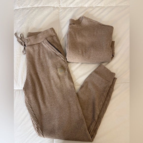 ALO Yoga Sweaters - Alo Muse Cozy Ribbed Knit Sweater and Pants Set